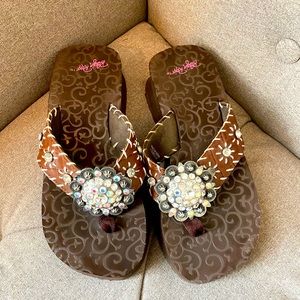 Western style women’s sandals size 8